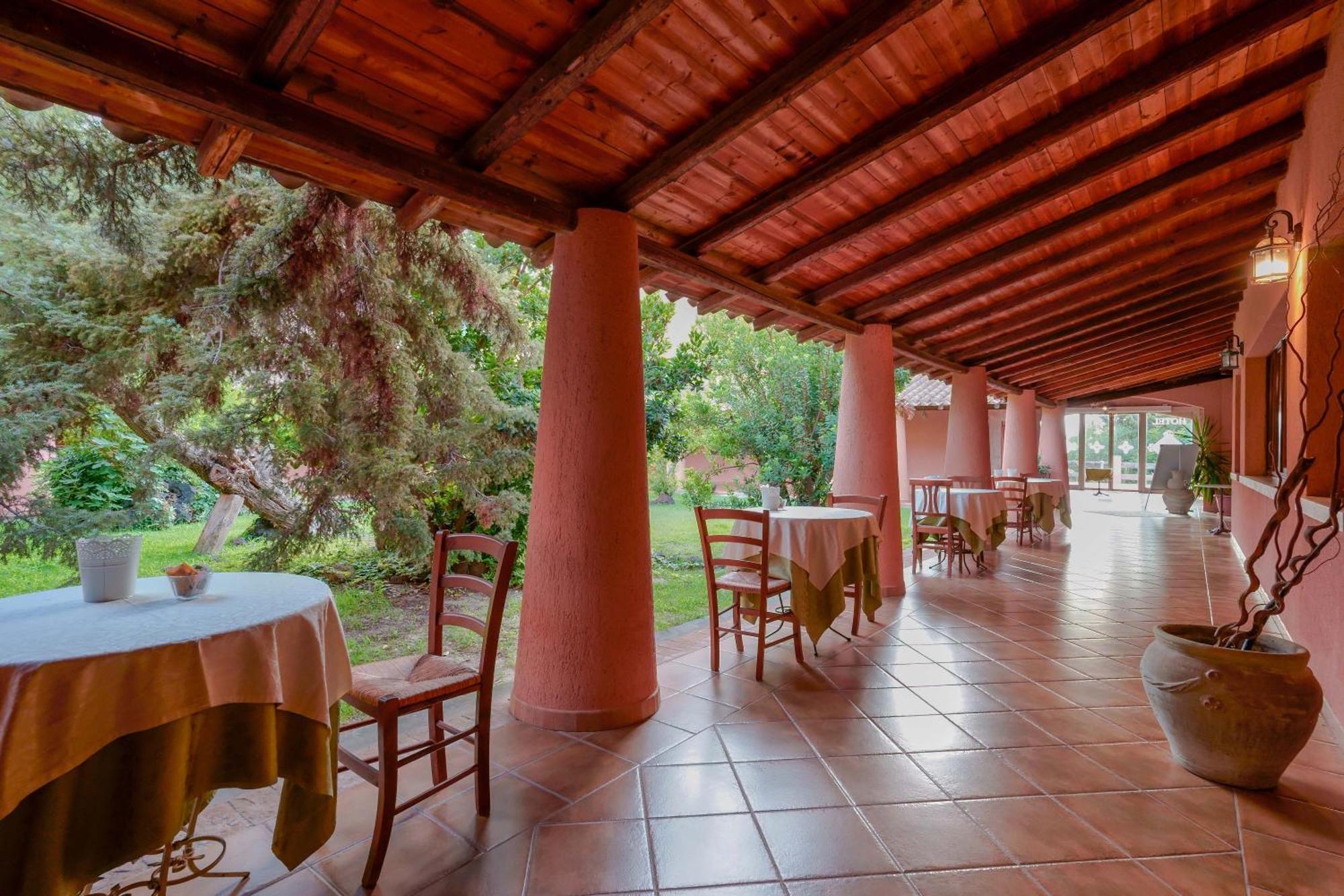 Hotel I Ginepri كوارتوتشو المظهر الخارجي الصورة