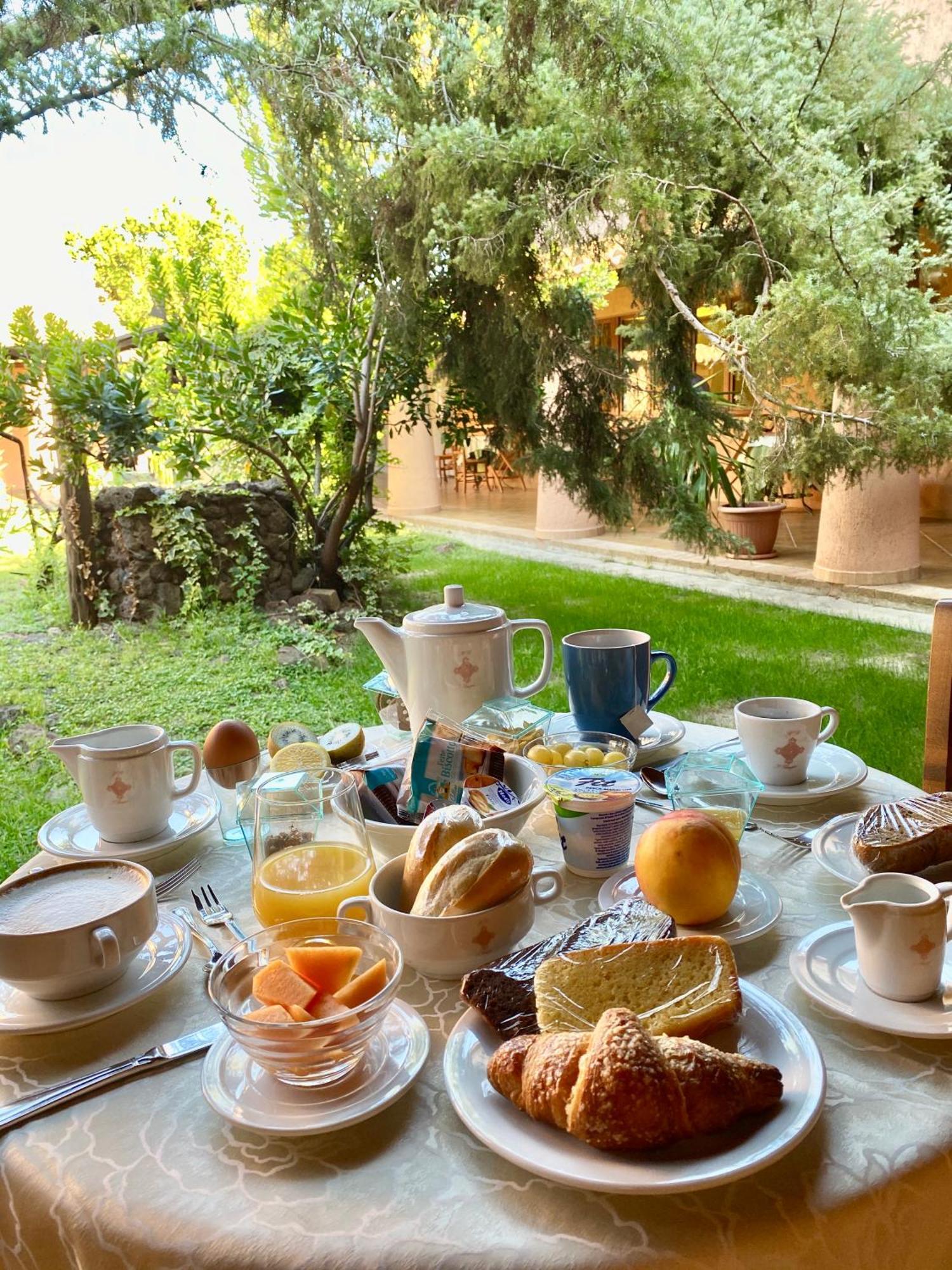 Hotel I Ginepri كوارتوتشو المظهر الخارجي الصورة