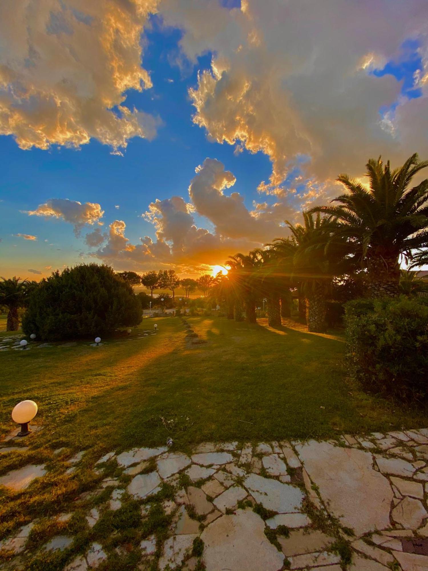 Hotel I Ginepri كوارتوتشو المظهر الخارجي الصورة