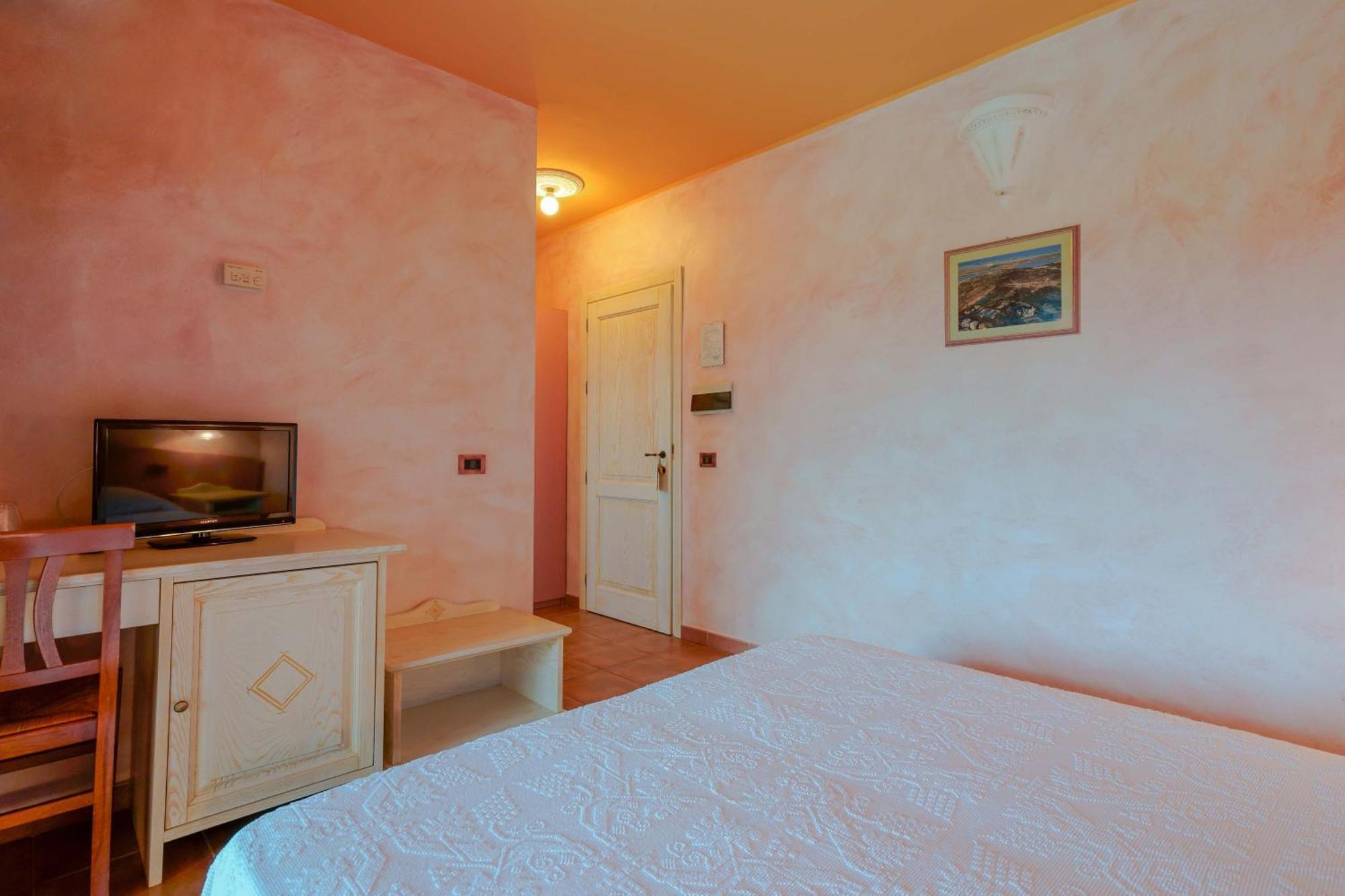 Hotel I Ginepri كوارتوتشو المظهر الخارجي الصورة