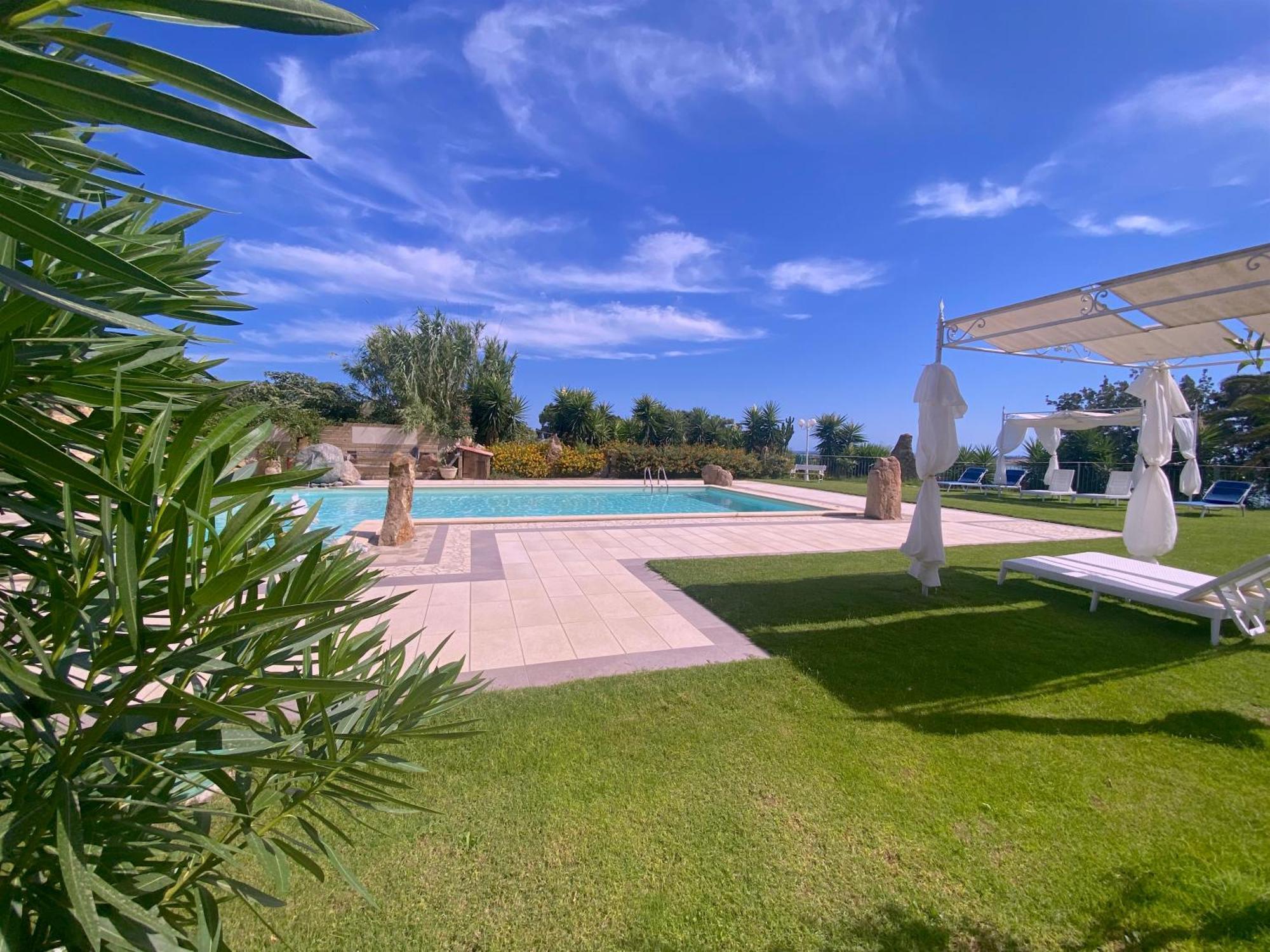 Hotel I Ginepri كوارتوتشو المظهر الخارجي الصورة